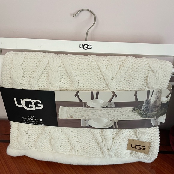 COPY - Ugg lita table runner in red or white- one - Picture 9 of 9